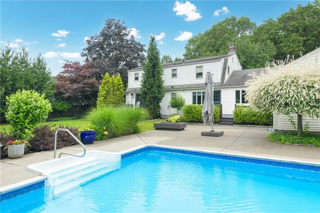 69 Apple Tree Lane Warwick RI 02888