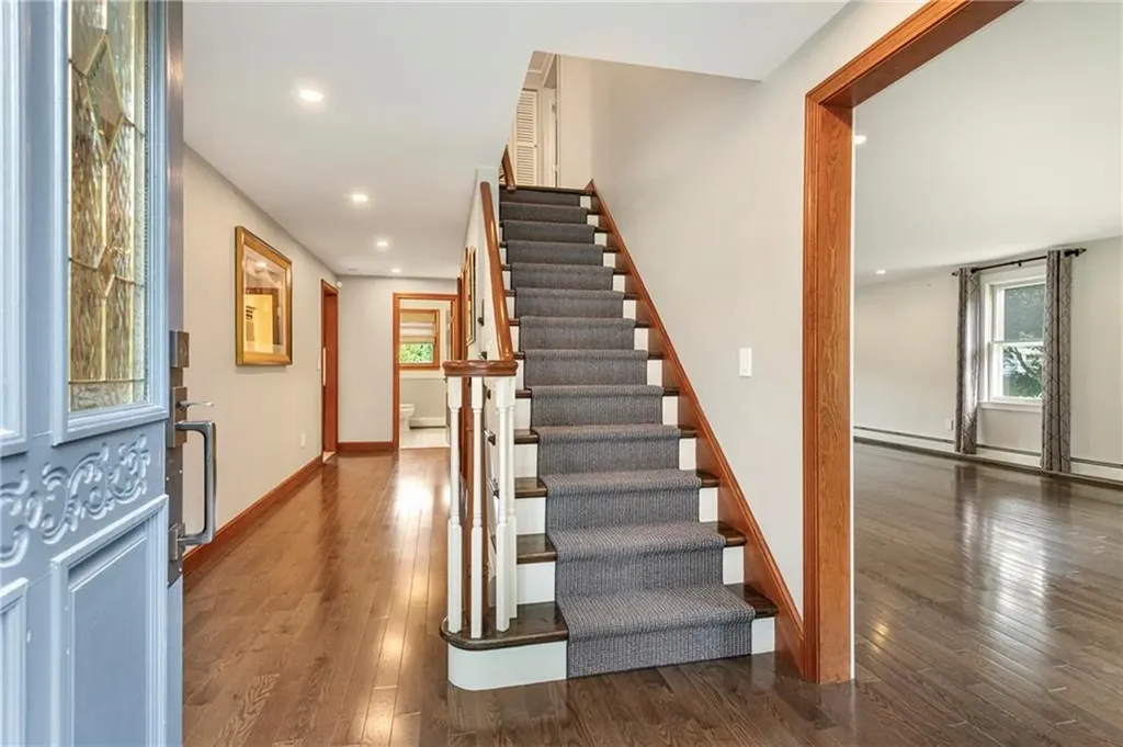 69 Apple Tree Lane Warwick RI 02888