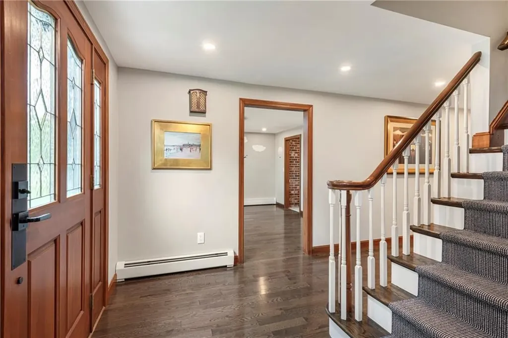 69 Apple Tree Lane Warwick RI 02888