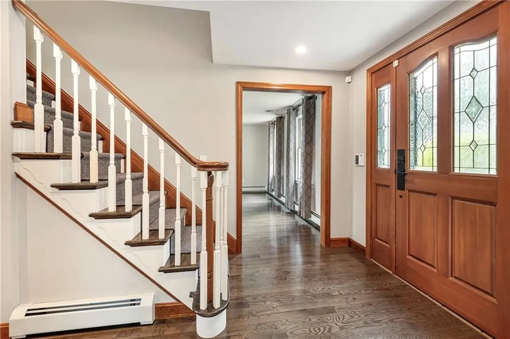69 Apple Tree Lane Warwick RI 02888