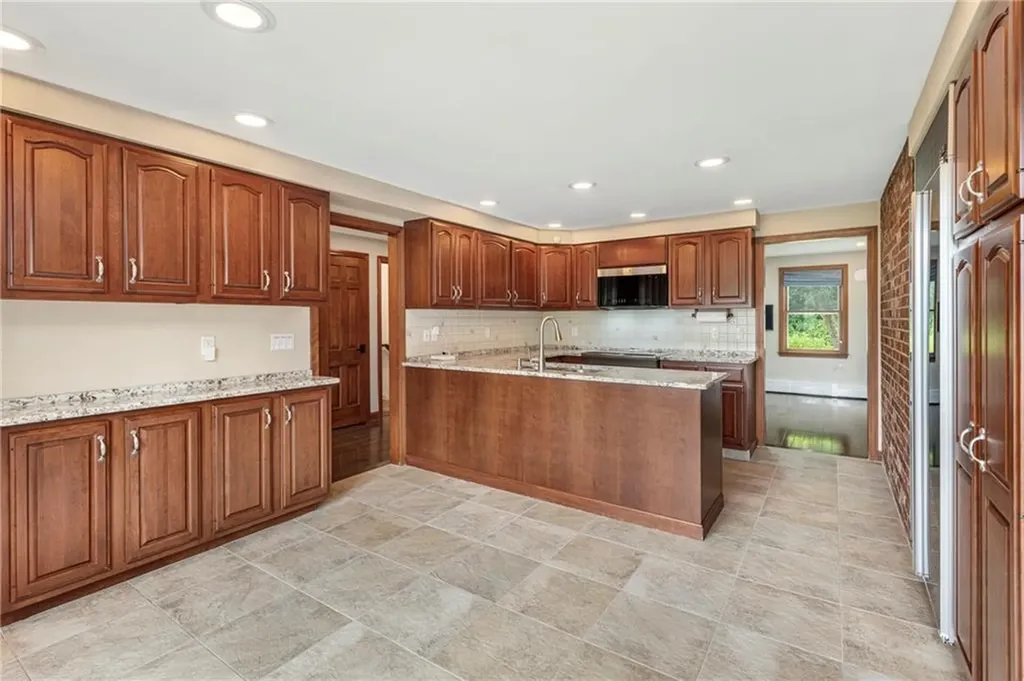 69 Apple Tree Lane Warwick RI 02888