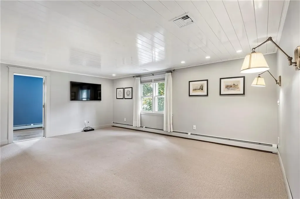69 Apple Tree Lane Warwick RI 02888