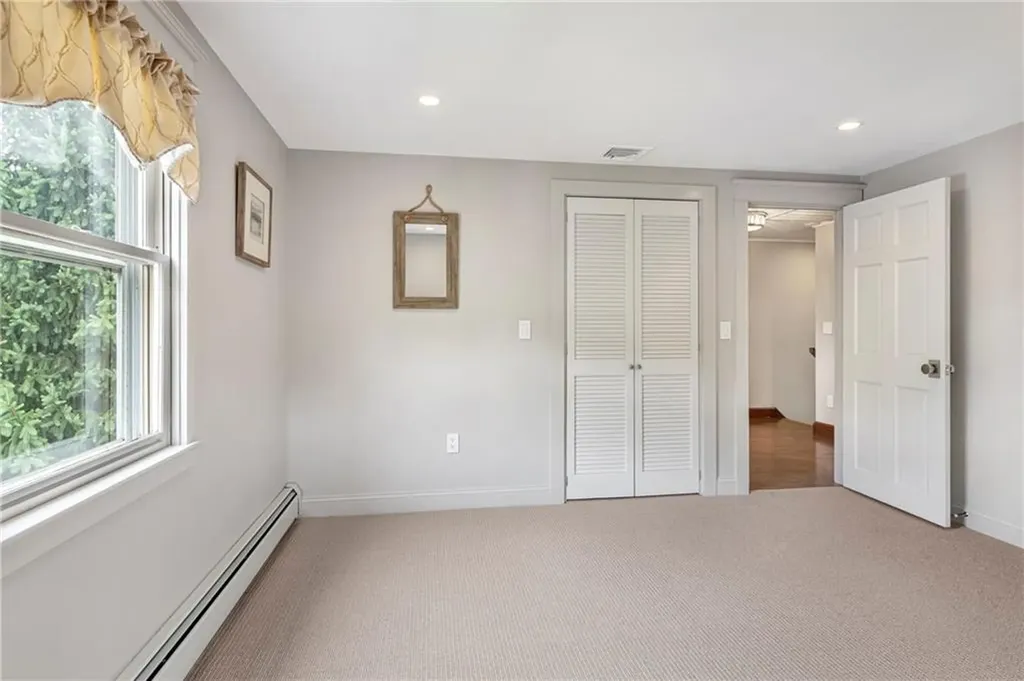 69 Apple Tree Lane Warwick RI 02888