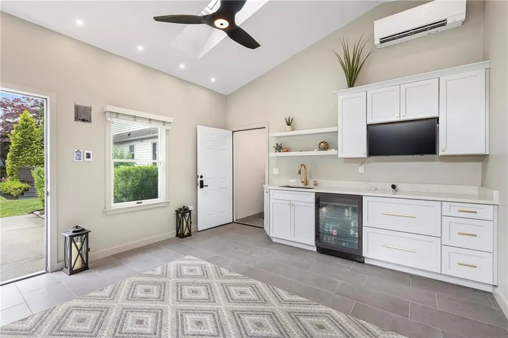 69 Apple Tree Lane Warwick RI 02888