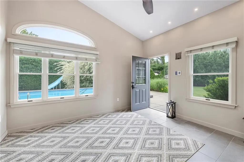 69 Apple Tree Lane Warwick RI 02888