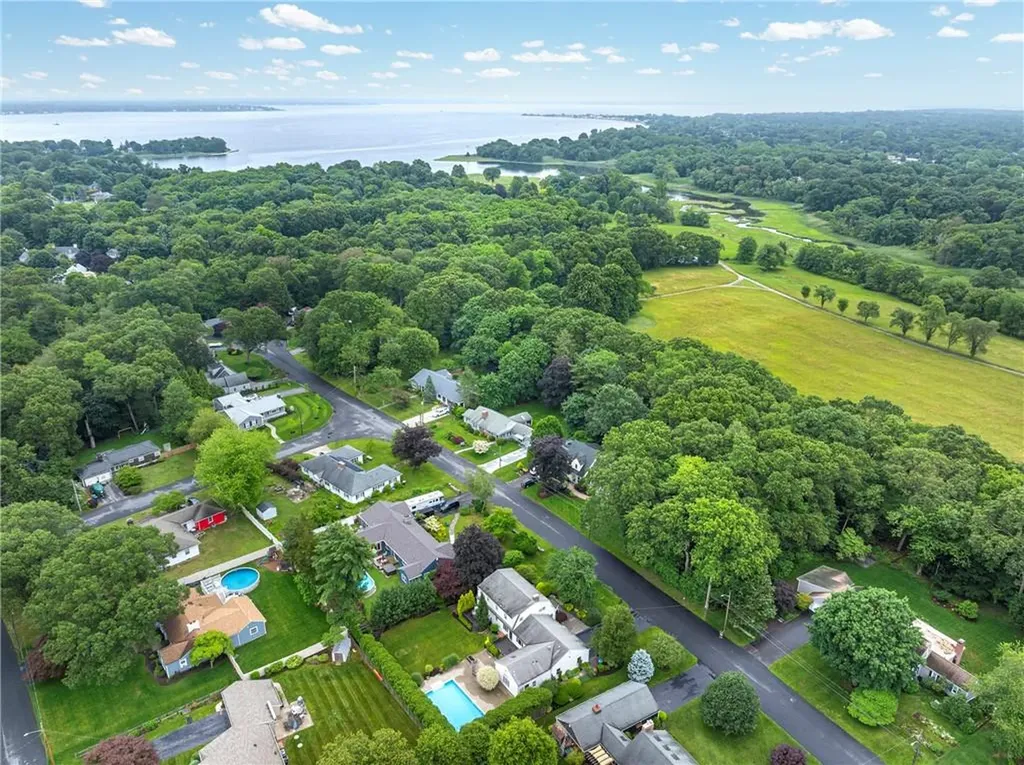 69 Apple Tree Lane Warwick RI 02888
