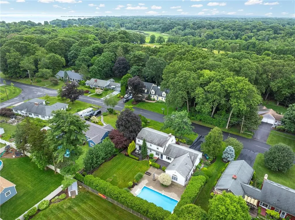 69 Apple Tree Lane Warwick RI 02888