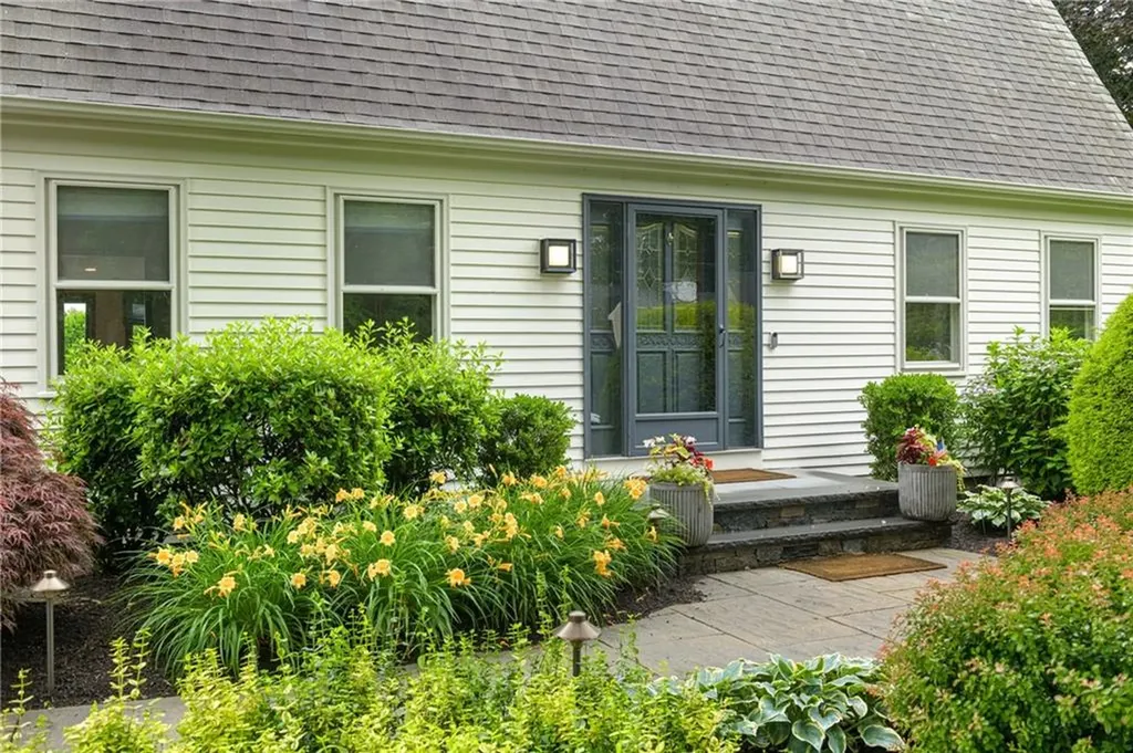 69 Apple Tree Lane Warwick RI 02888