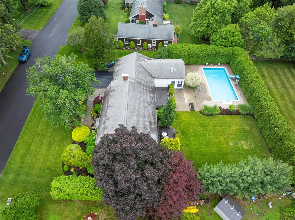69 Apple Tree Lane Warwick RI 02888