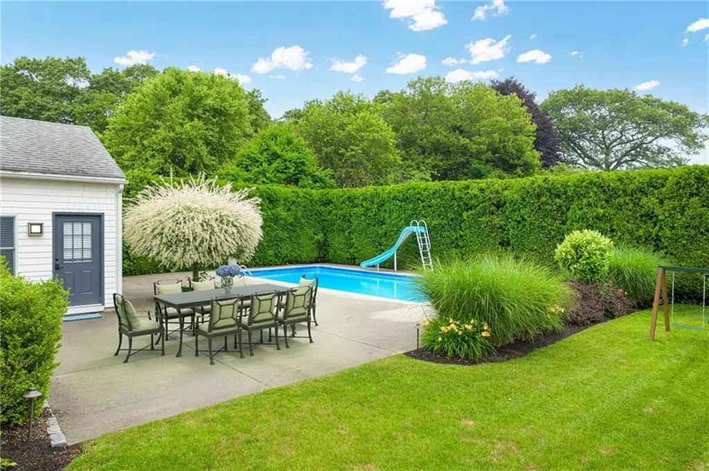 69 Apple Tree Lane Warwick RI 02888