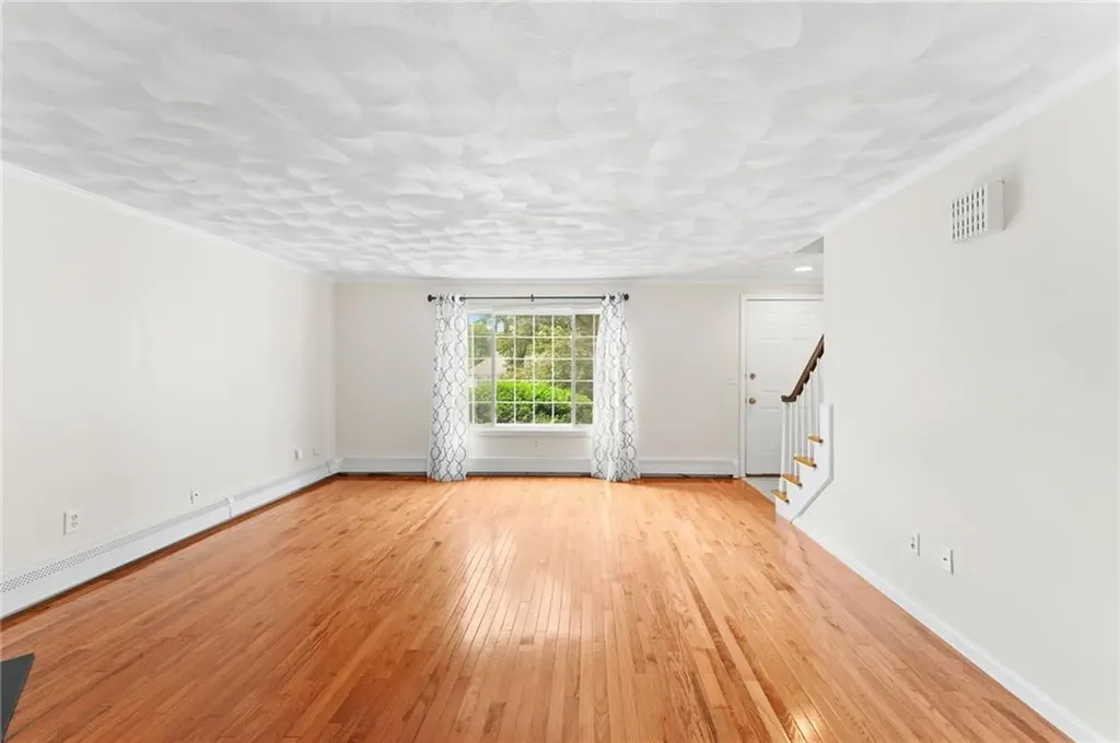 9 Eagle Run Warwick RI 02818