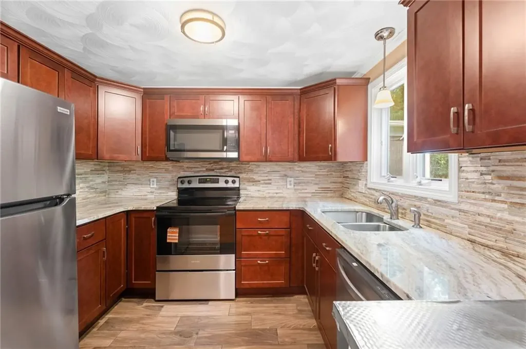 9 Eagle Run Warwick RI 02818