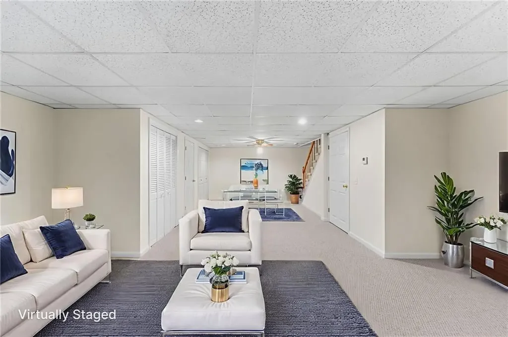 9 Eagle Run Warwick RI 02818