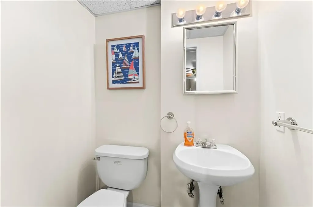 9 Eagle Run Warwick RI 02818