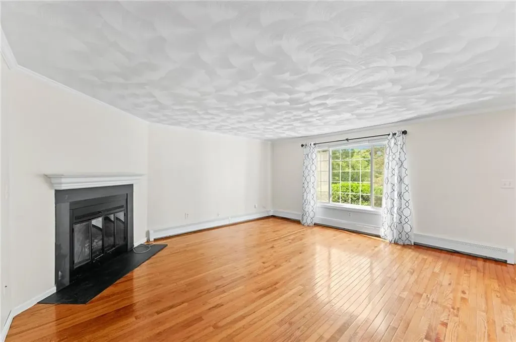 9 Eagle Run Warwick RI 02818