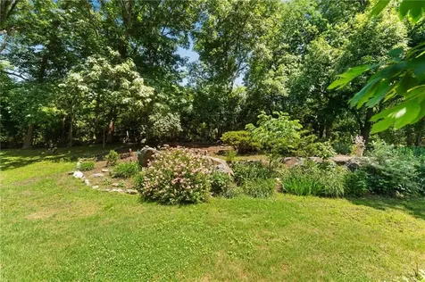 9 Eagle Run Warwick RI 02818