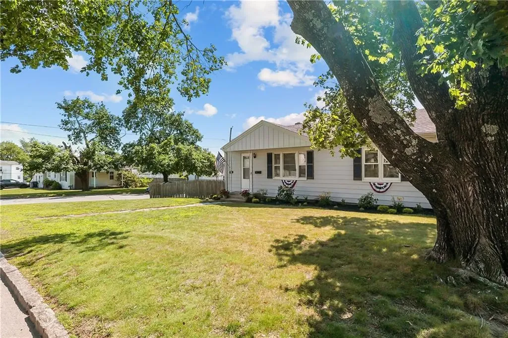 50 Earl Street West Warwick RI 02893