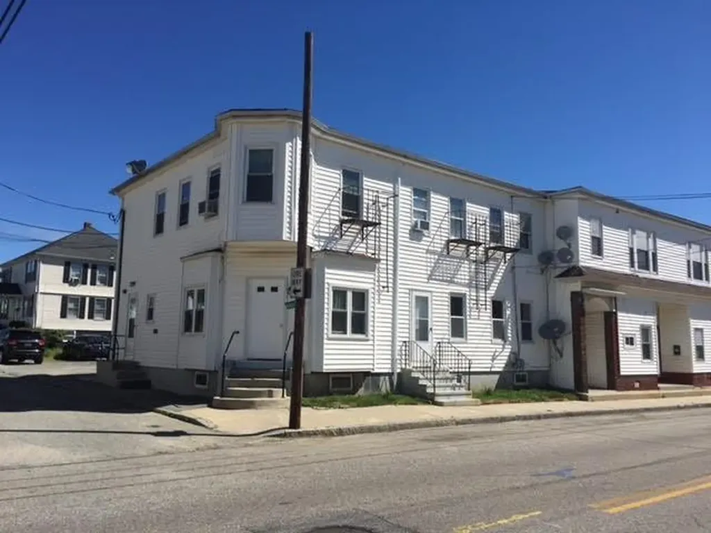213 215 State Street Bristol RI 02809