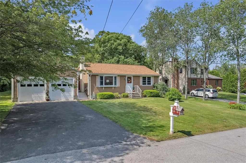 72 Saxony Avenue Tiverton RI 02878
