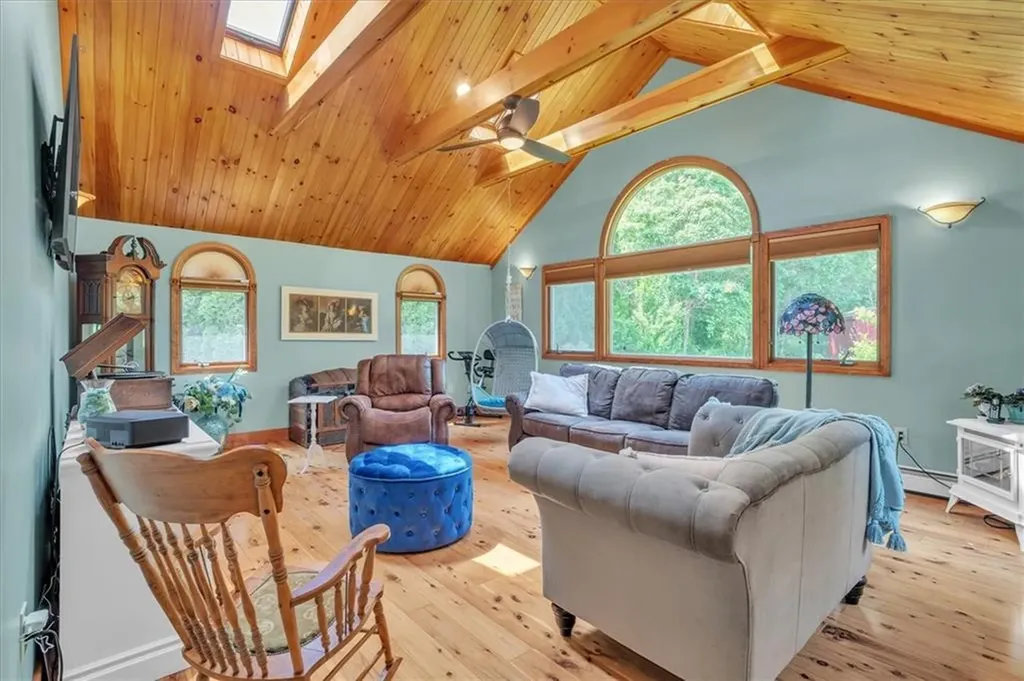 72 Saxony Avenue Tiverton RI 02878