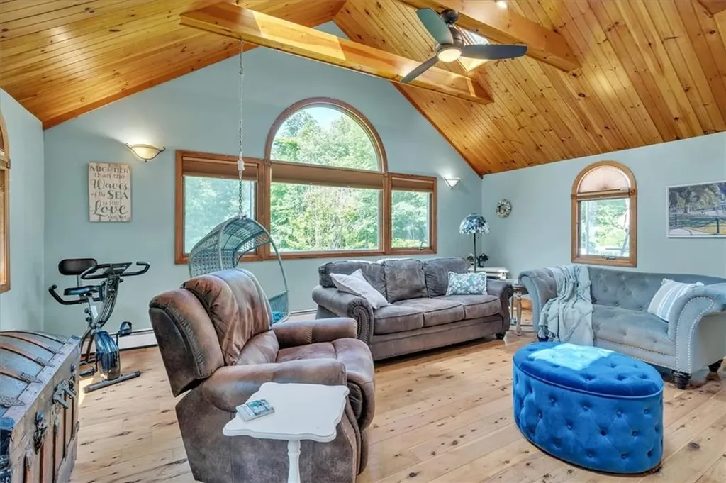 72 Saxony Avenue Tiverton RI 02878