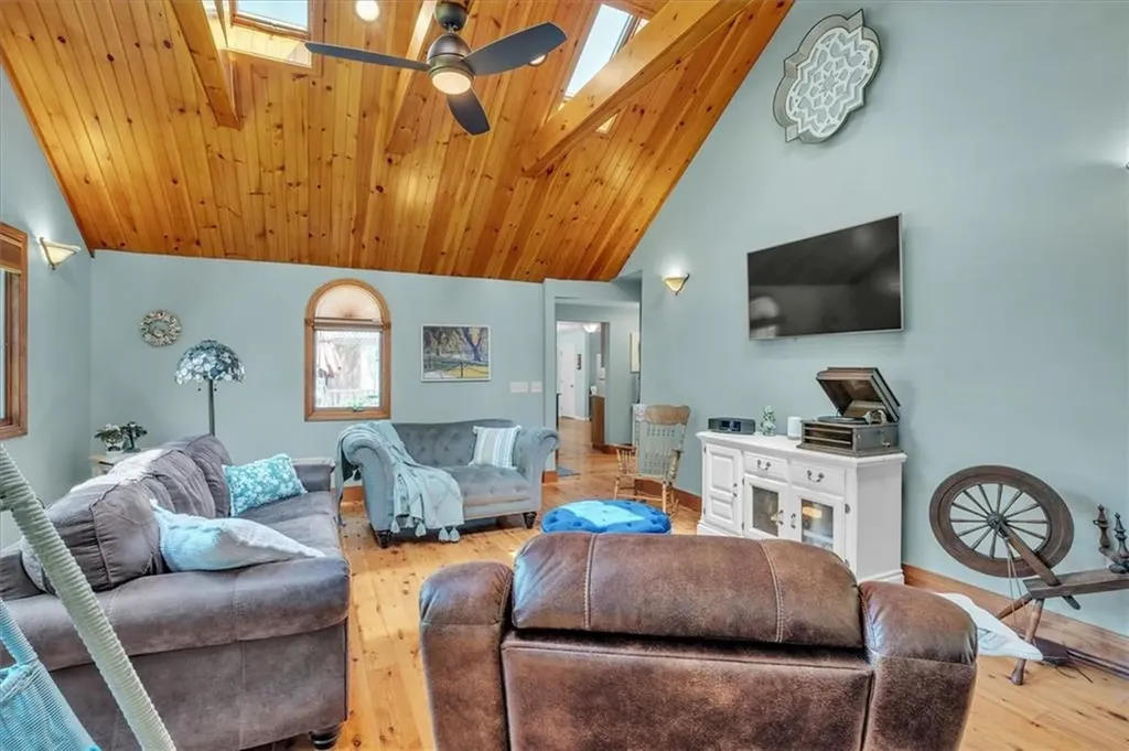 72 Saxony Avenue Tiverton RI 02878