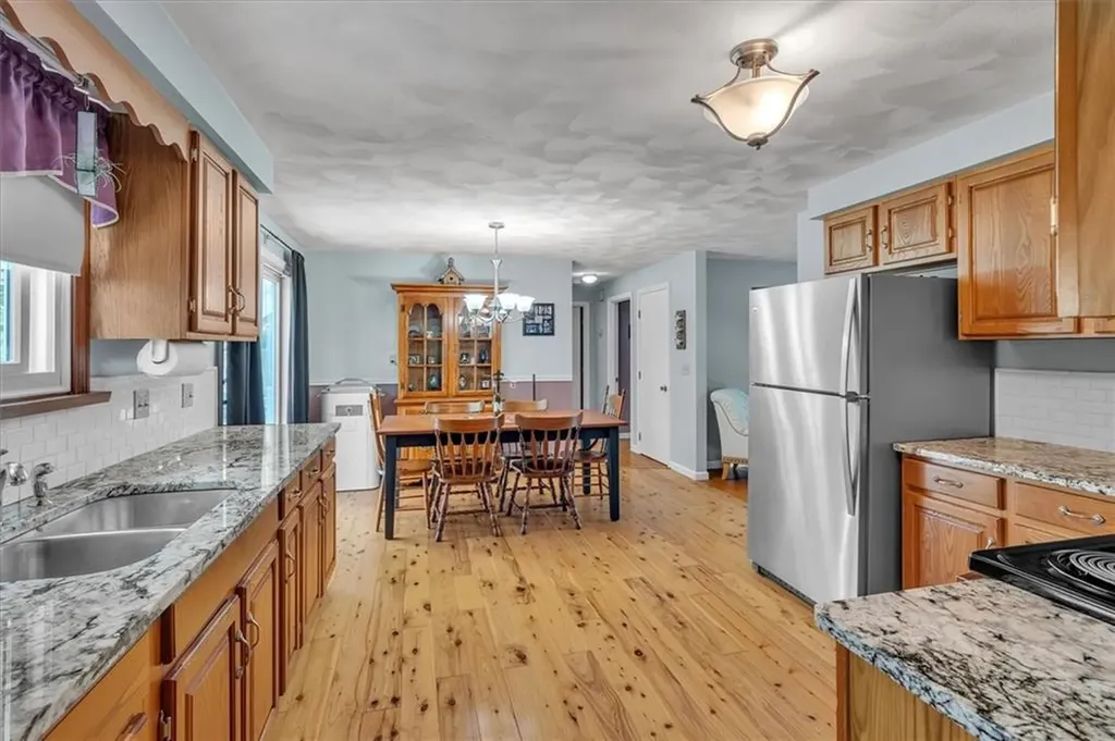 72 Saxony Avenue Tiverton RI 02878