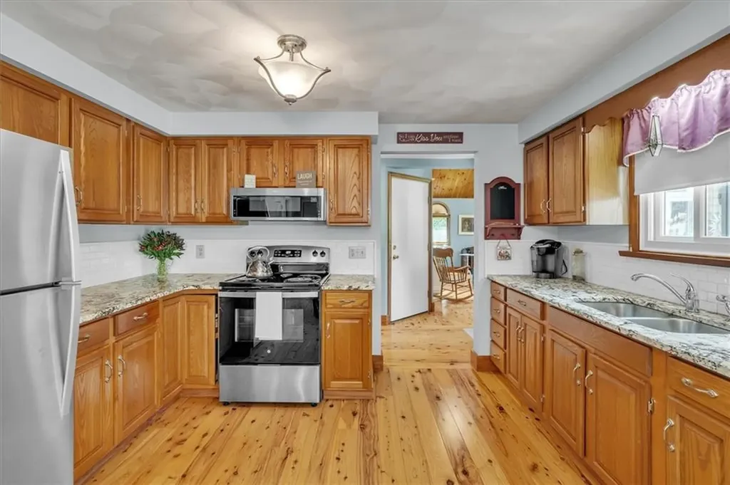 72 Saxony Avenue Tiverton RI 02878