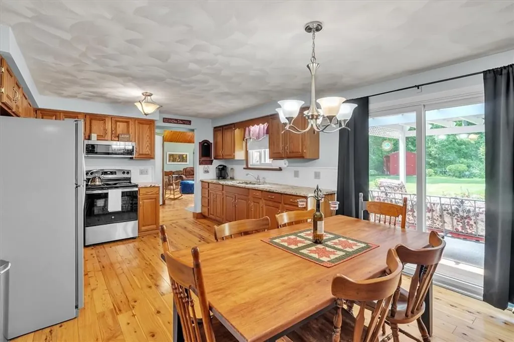 72 Saxony Avenue Tiverton RI 02878
