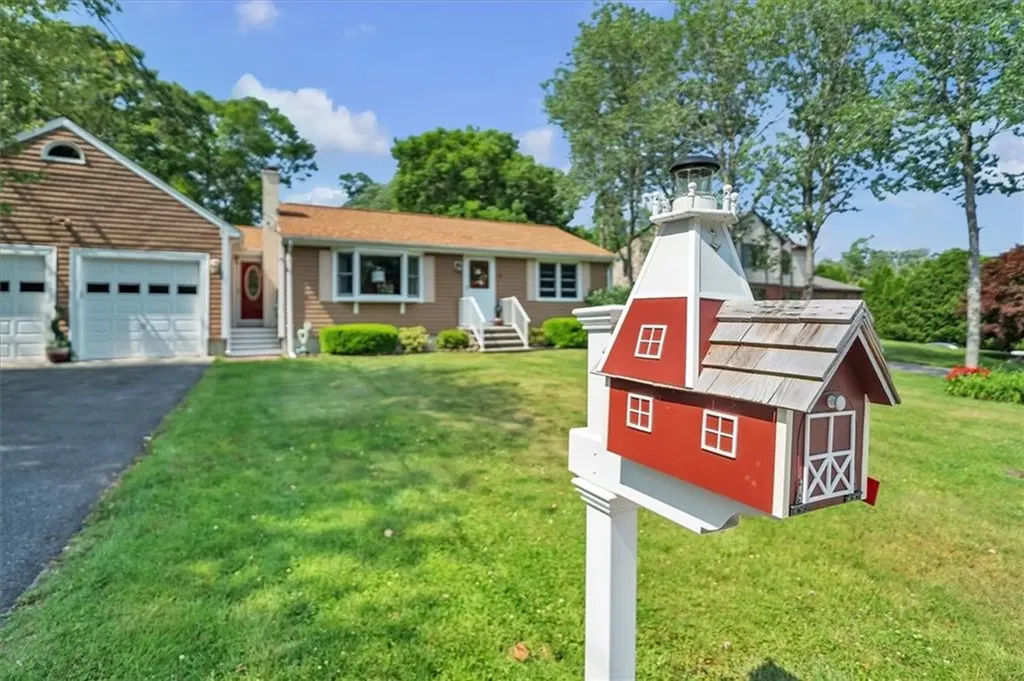 72 Saxony Avenue Tiverton RI 02878