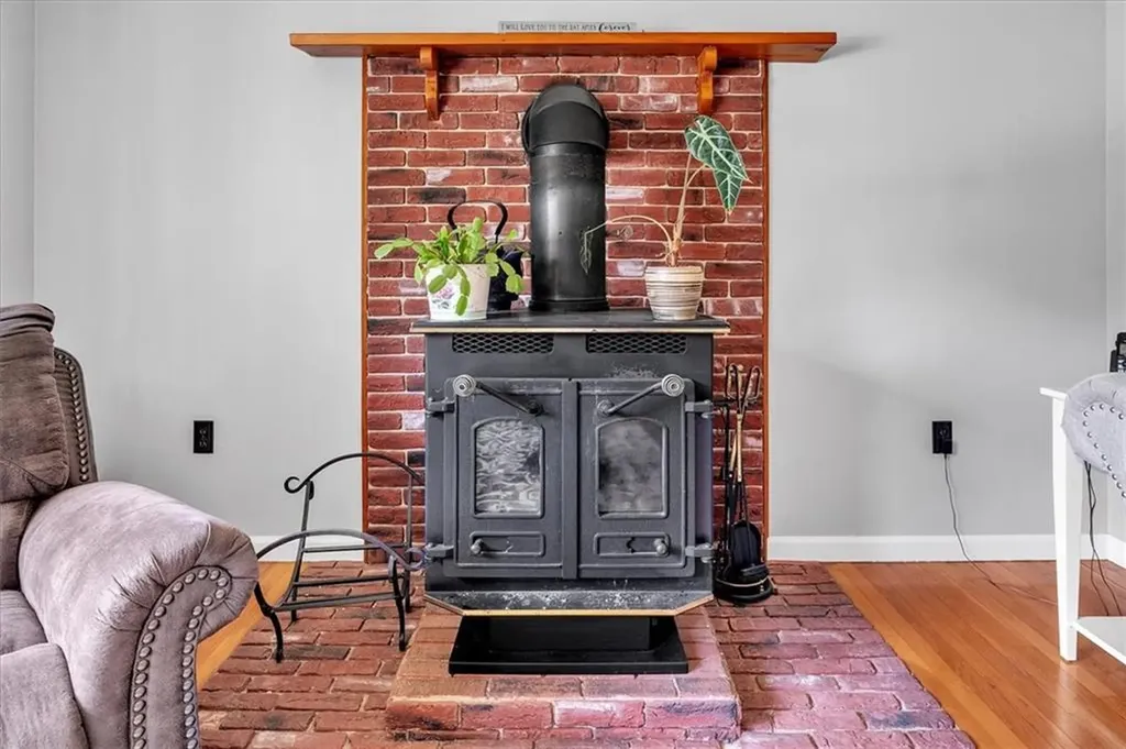 72 Saxony Avenue Tiverton RI 02878