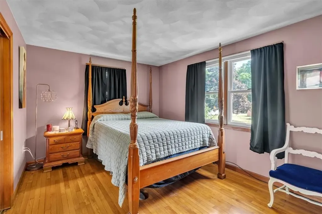72 Saxony Avenue Tiverton RI 02878