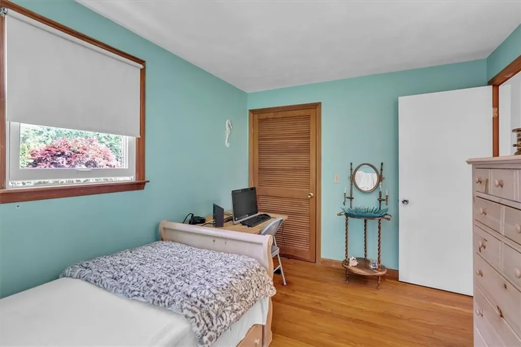 72 Saxony Avenue Tiverton RI 02878