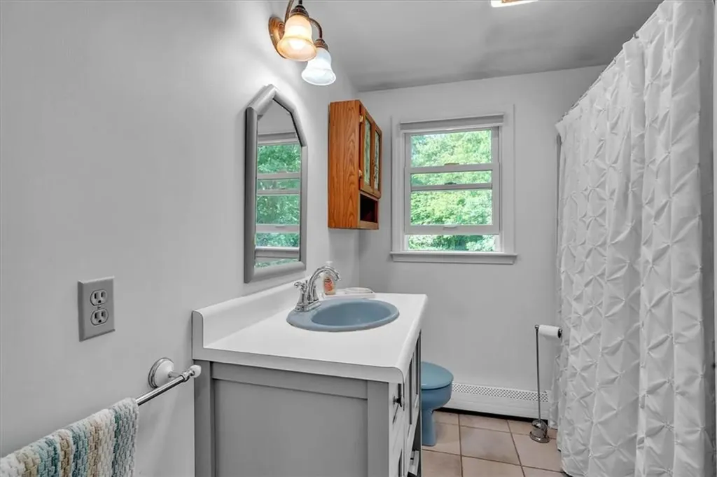 72 Saxony Avenue Tiverton RI 02878