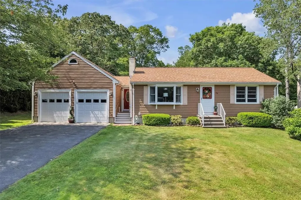 72 Saxony Avenue Tiverton RI 02878