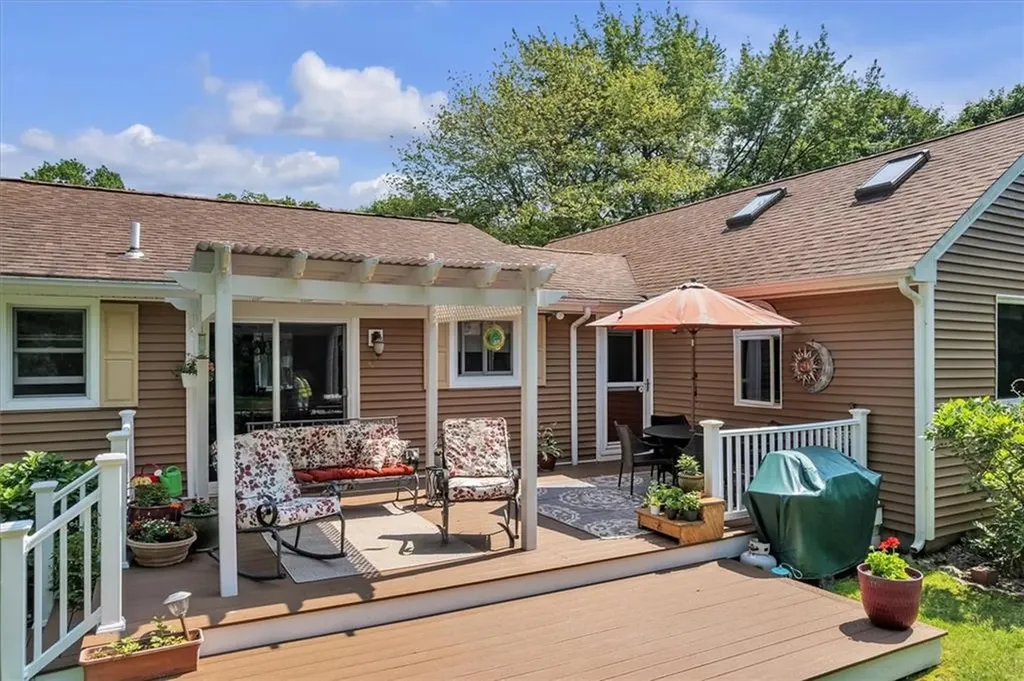 72 Saxony Avenue Tiverton RI 02878