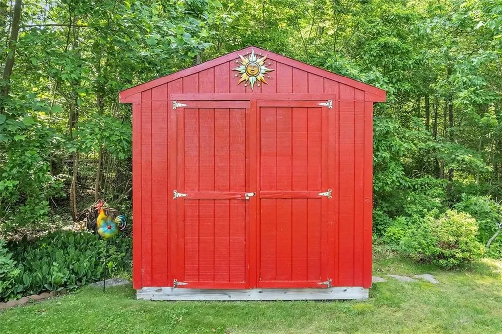 72 Saxony Avenue Tiverton RI 02878