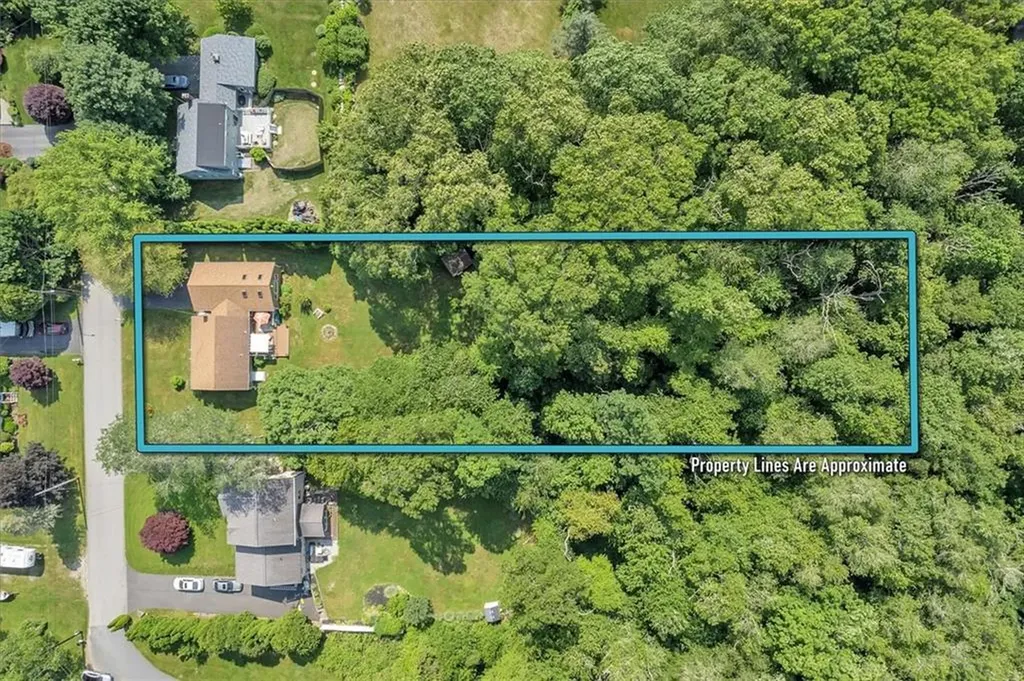 72 Saxony Avenue Tiverton RI 02878