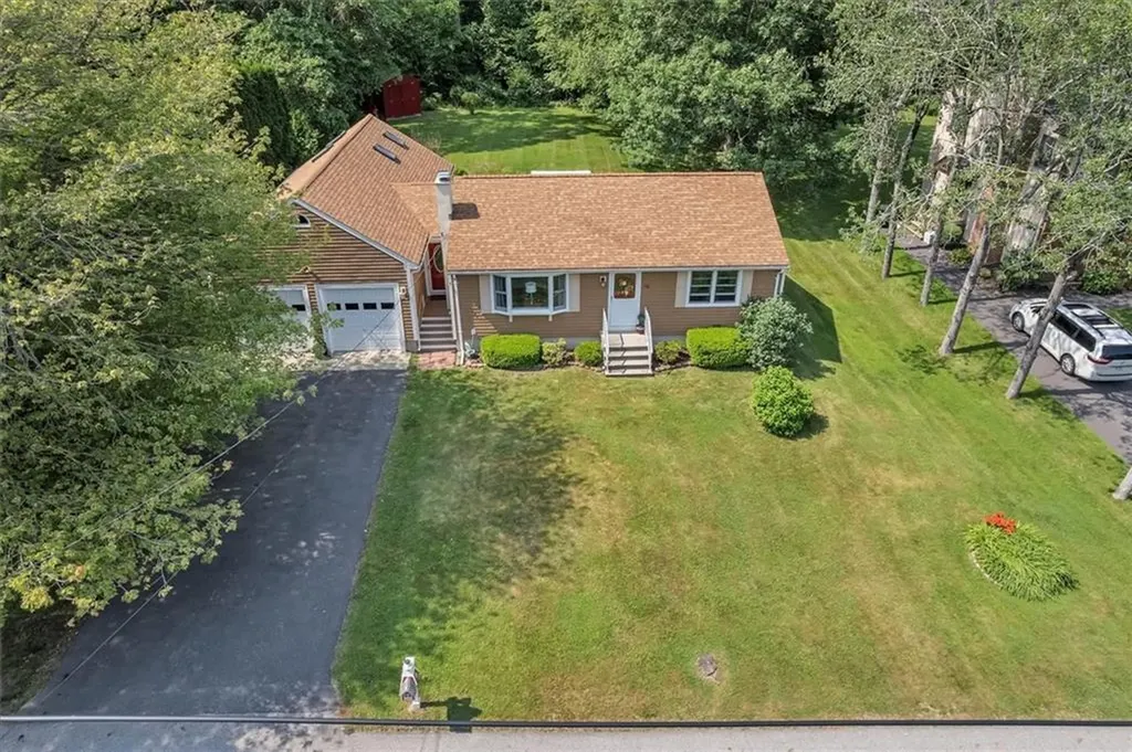 72 Saxony Avenue Tiverton RI 02878
