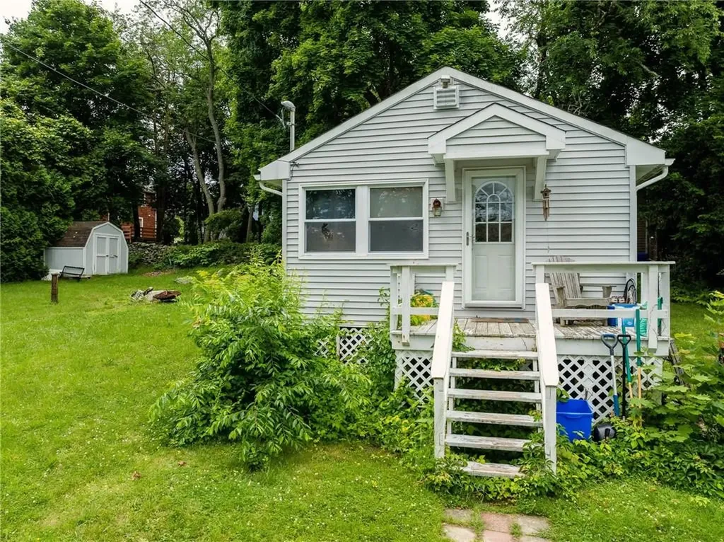 7 Broadview Avenue Bristol RI 02809