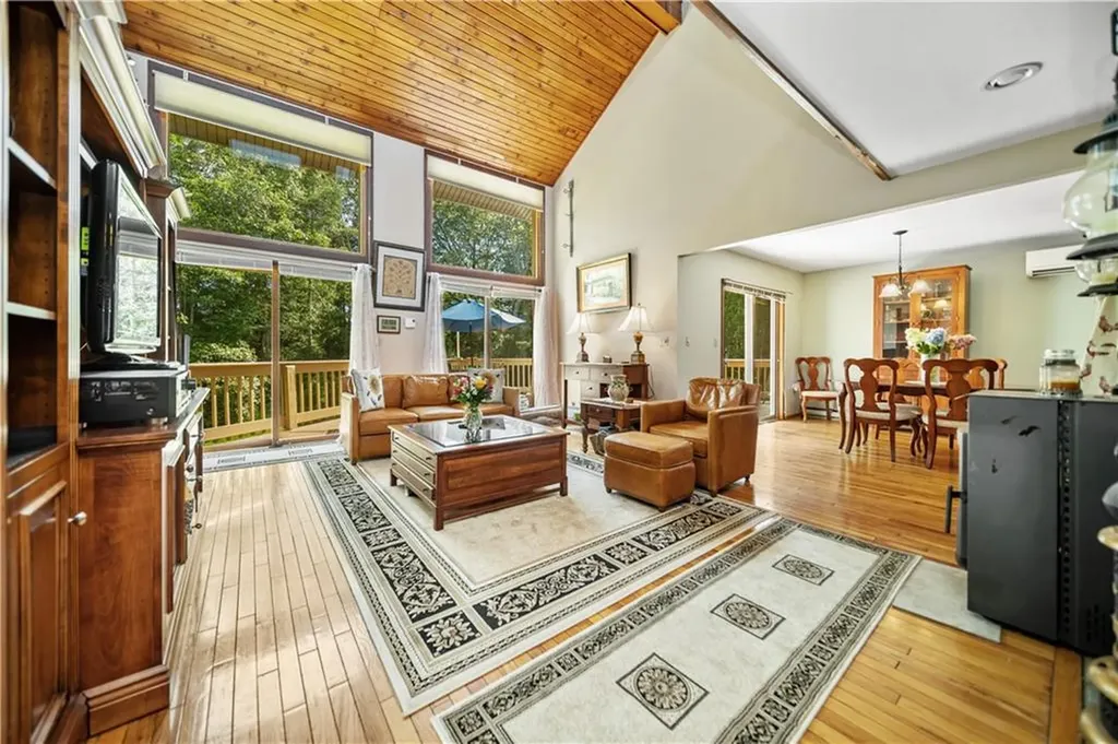 25 Cosmo Street Westerly RI 02891