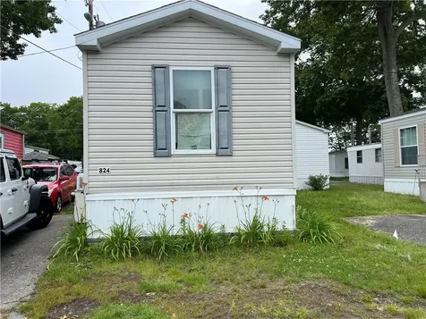 824 Forest Park Avenue Middletown RI 02842