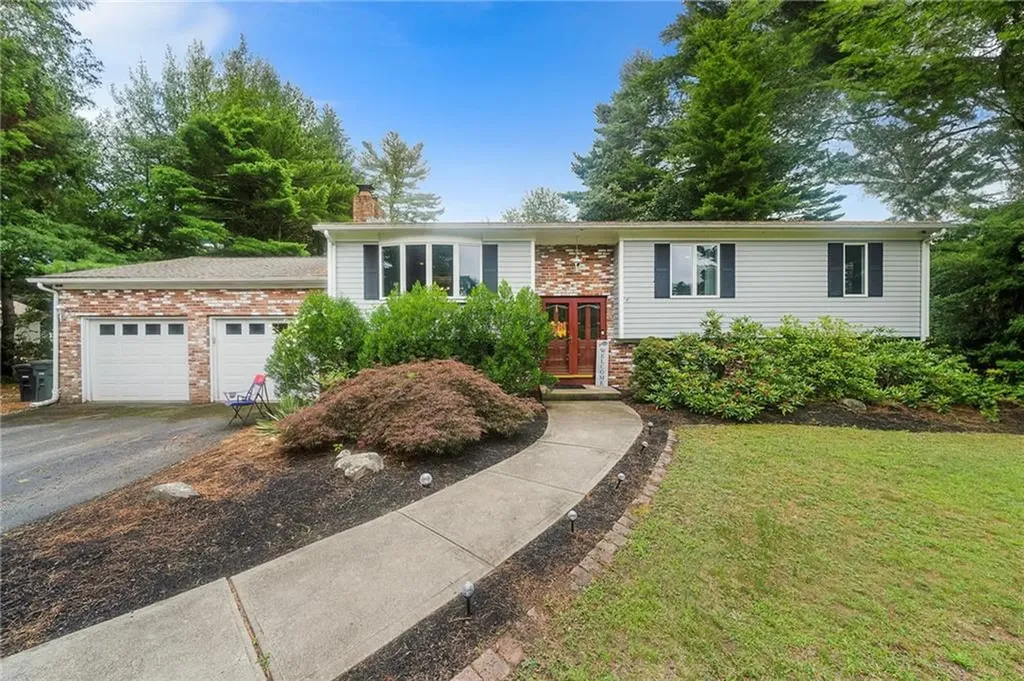 18 Magnolia Lane Coventry RI 02816