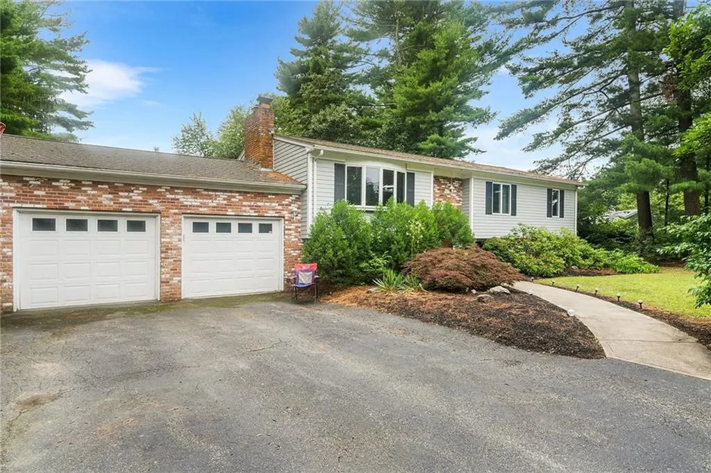 18 Magnolia Lane Coventry RI 02816