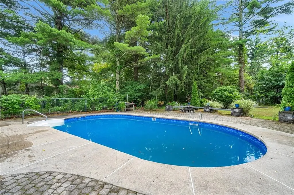 18 Magnolia Lane Coventry RI 02816