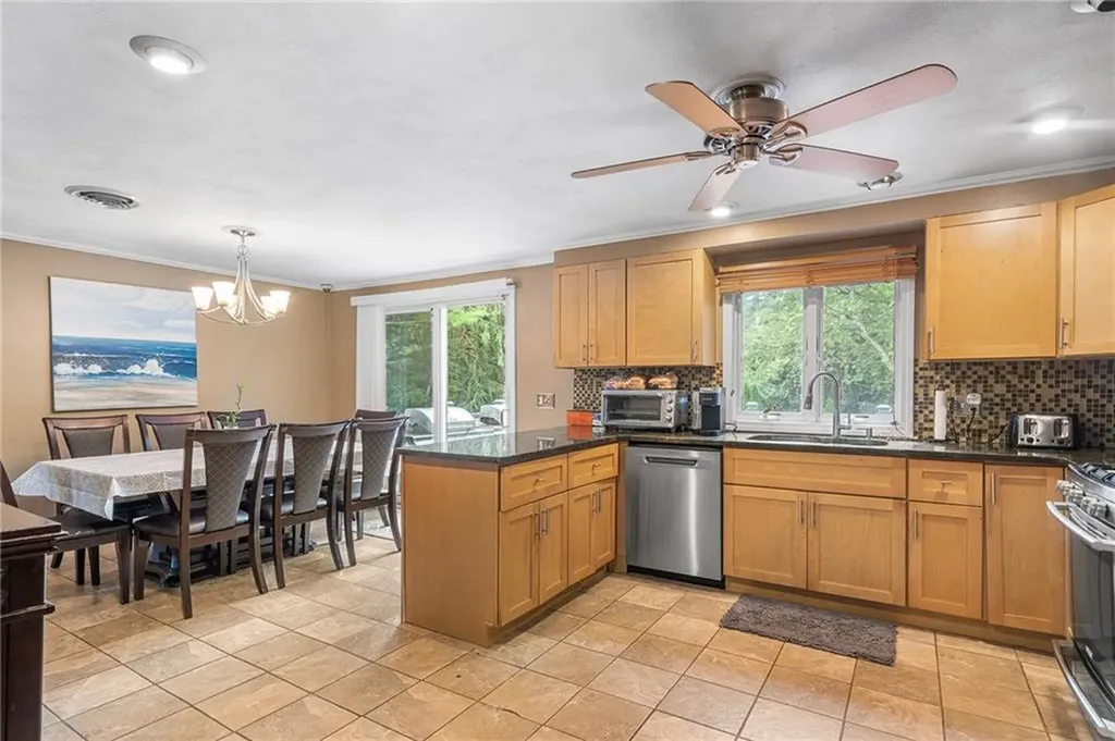 18 Magnolia Lane Coventry RI 02816