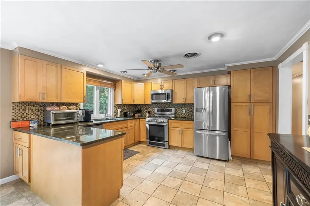 18 Magnolia Lane Coventry RI 02816