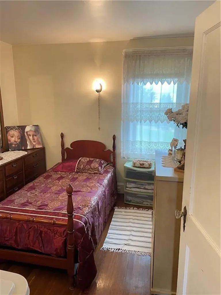 14 Forest Avenue Middletown RI 02842