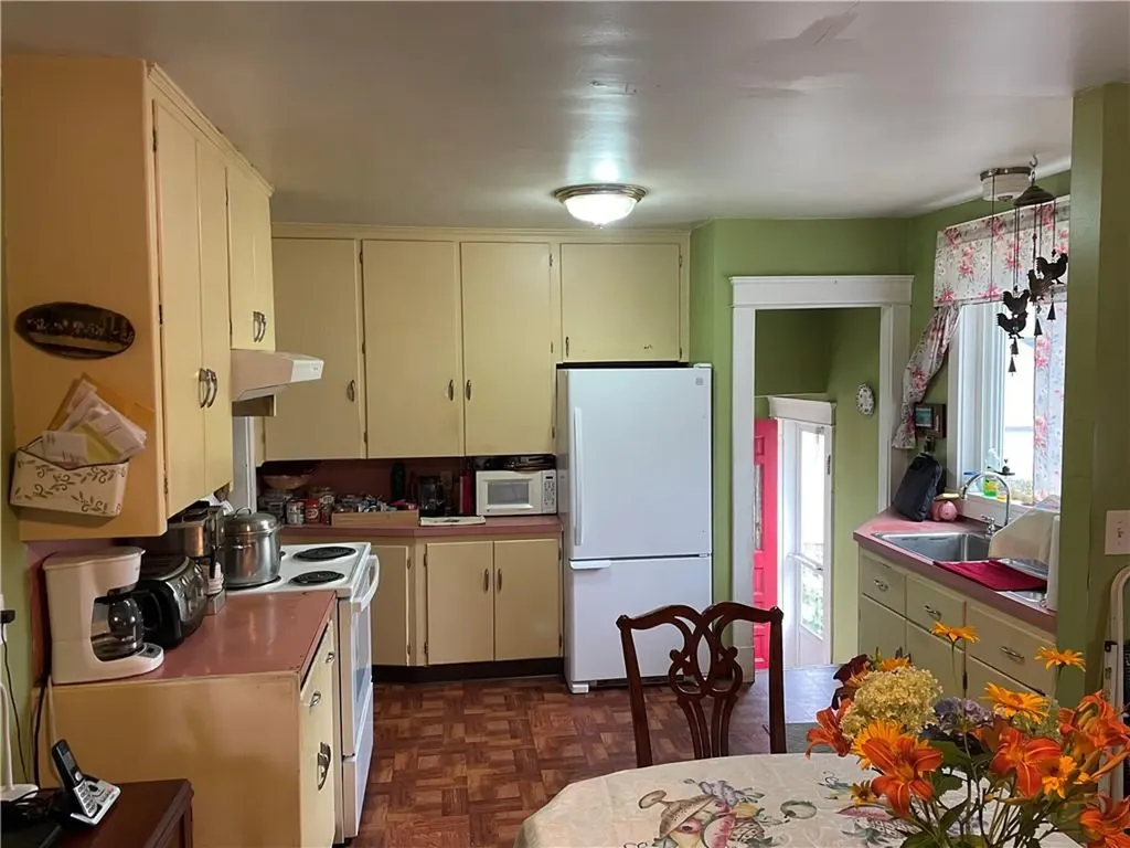 14 Forest Avenue Middletown RI 02842
