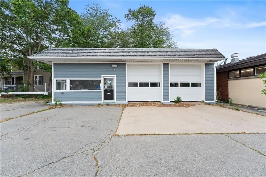 2147 Acushnet Avenue New Bedford MA 02745